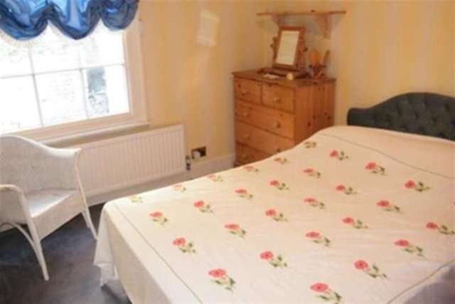  Image of 2 bedroom Semi-Detached house to rent in Park Valley Nottingham NG7 at Nottingham, NG7 1BQ