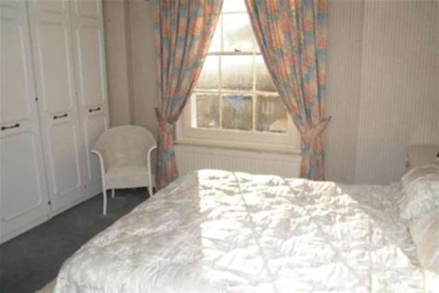  Image of 2 bedroom Semi-Detached house to rent in Park Valley Nottingham NG7 at Nottingham, NG7 1BQ
