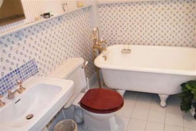  Image of 2 bedroom Semi-Detached house to rent in Park Valley Nottingham NG7 at Nottingham, NG7 1BQ
