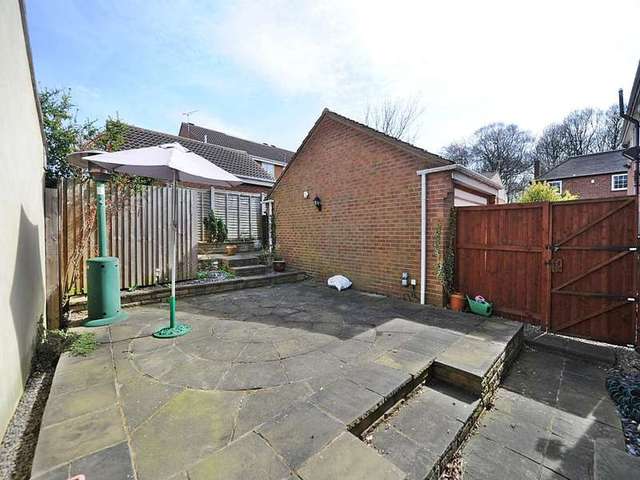  Image of 3 bedroom Detached house for sale in Parkside Close Meanwood Leeds LS6 at Leeds LS6 Leeds, LS6 4LZ