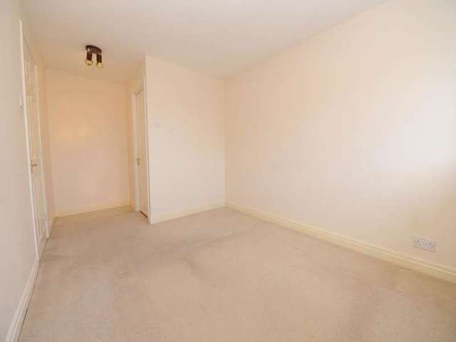  Image of 3 bedroom Detached house for sale in Parkside Close Meanwood Leeds LS6 at Leeds LS6 Leeds, LS6 4LZ