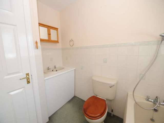  Image of 3 bedroom Detached house for sale in Parkside Close Meanwood Leeds LS6 at Leeds LS6 Leeds, LS6 4LZ