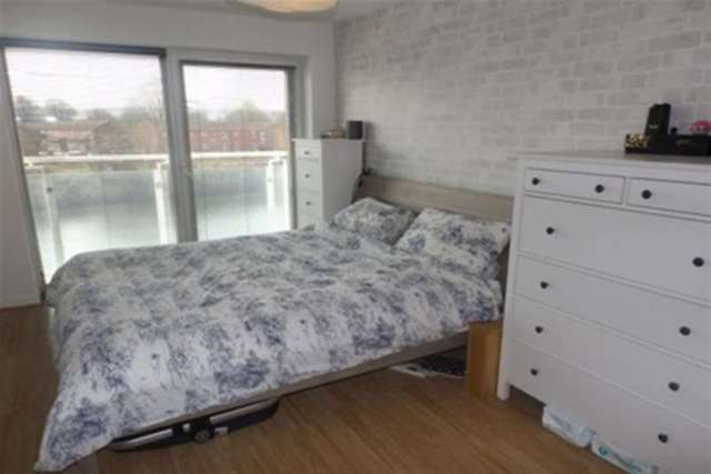  Image of 1 bedroom Flat to rent in Penstone Court Chandlery Way Cardiff CF10 at Cardiff, CF10 5NP