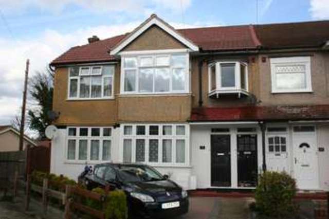  Image of Studio flat to rent in Pentlands Close Mitcham CR4 at Surrey  Mitcham, CR4 1HU