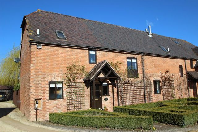  Image of 4 bedroom Semi-Detached house for sale in Dorsington Road Pebworth Stratford-upon-Avon CV37 at Pettiphers Farm, Dorsington Road Pebworth Stratford-Upon-Avon, CV37 8AW