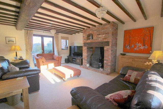  Image of 4 bedroom Semi-Detached house for sale in Dorsington Road Pebworth Stratford-upon-Avon CV37 at Pettiphers Farm, Dorsington Road Pebworth Stratford-Upon-Avon, CV37 8AW