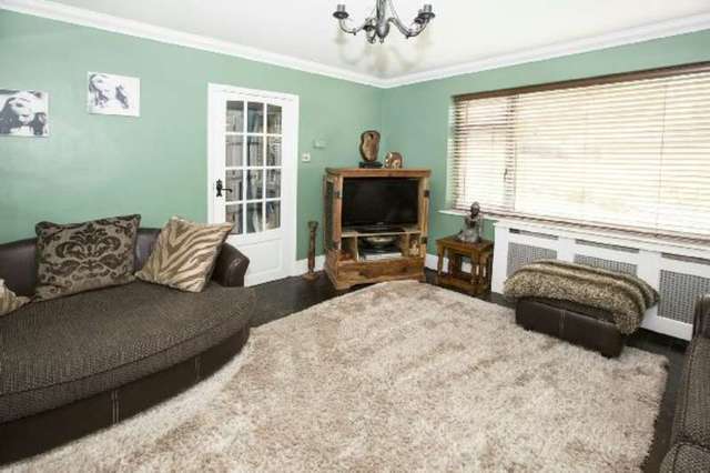  Image of 3 bedroom Detached house for sale in Pierces Hill Tilehurst Reading RG31 at Pierces Hill  Reading, RG31 6RB
