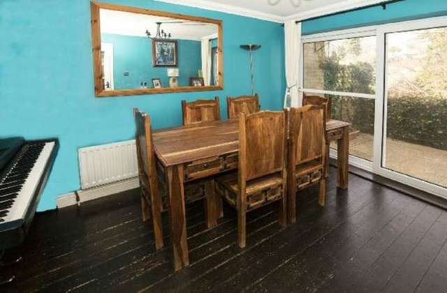  Image of 3 bedroom Detached house for sale in Pierces Hill Tilehurst Reading RG31 at Pierces Hill  Reading, RG31 6RB