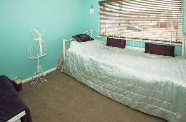  Image of 3 bedroom Detached house for sale in Pierces Hill Tilehurst Reading RG31 at Pierces Hill  Reading, RG31 6RB