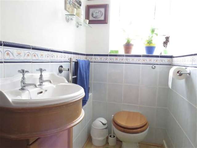  Image of 3 bedroom Flat to rent in Pond Mead Village Way London SE21 at Dulwich, SE21 7AR