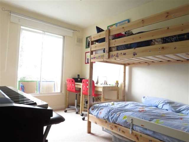  Image of 3 bedroom Flat to rent in Pond Mead Village Way London SE21 at Dulwich, SE21 7AR