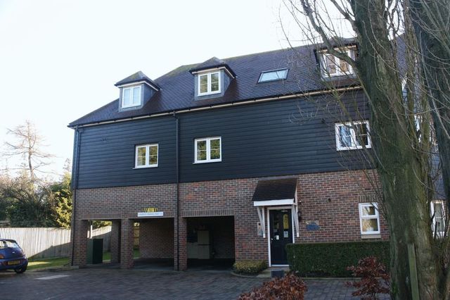  Image of 2 bedroom Flat to rent in Chairmakers Close Princes Risborough HP27 at Chairmakers Close  Princes Risborough, HP27 9BY