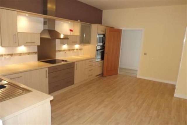  Image of 3 bedroom Flat to rent in Princess Road East Leicester LE1 at Leicester, LE1 7DQ