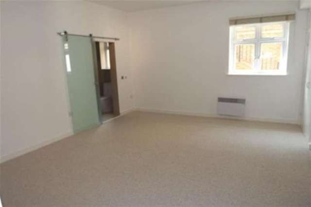  Image of 3 bedroom Flat to rent in Princess Road East Leicester LE1 at Leicester, LE1 7DQ