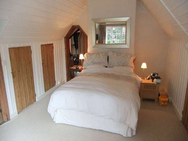  Image of 3 bedroom Semi-Detached house for sale in Purley Rise Purley on Thames Reading RG8 at 4 Purley Rise  Purley On Thames, RG8 8AE