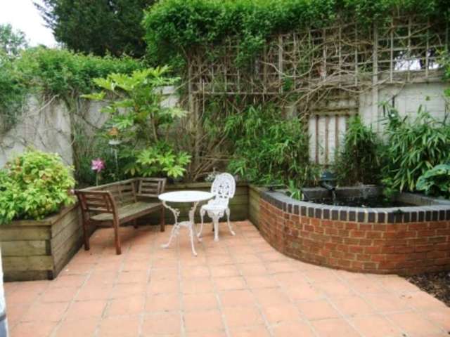 Image of 3 bedroom Semi-Detached house for sale in Purley Rise Purley on Thames Reading RG8 at 4 Purley Rise  Purley On Thames, RG8 8AE