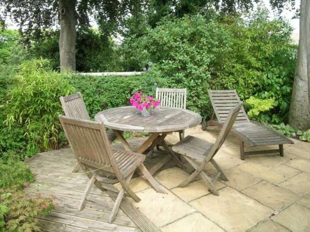  Image of 3 bedroom Semi-Detached house for sale in Purley Rise Purley on Thames Reading RG8 at 4 Purley Rise  Purley On Thames, RG8 8AE