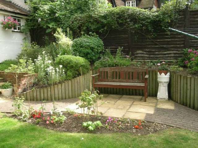  Image of 3 bedroom Semi-Detached house for sale in Purley Rise Purley on Thames Reading RG8 at 4 Purley Rise  Purley On Thames, RG8 8AE