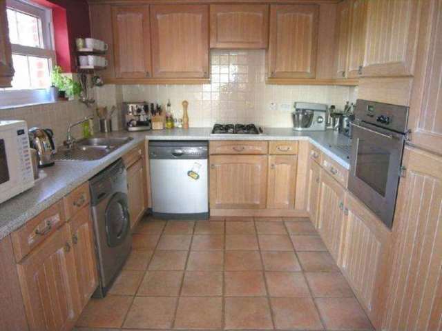  Image of 2 bedroom Flat to rent in Queen Alexandras Way Epsom KT19 at Queen Alexandras Way  Epsom, KT19 7DW