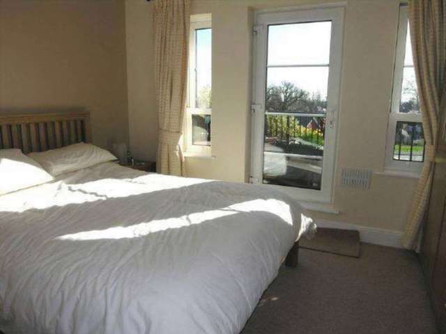  Image of 2 bedroom Flat to rent in Queen Alexandras Way Epsom KT19 at Queen Alexandras Way  Epsom, KT19 7DW