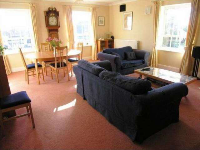  Image of 2 bedroom Flat to rent in Queen Alexandras Way Epsom KT19 at Queen Alexandras Way  Epsom, KT19 7DW
