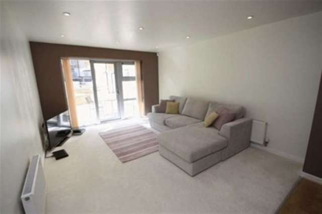  Image of 1 bedroom Flat for sale in Queen Mary Avenue London E18 at Queen Mary Avenue  London, E18 2FJ