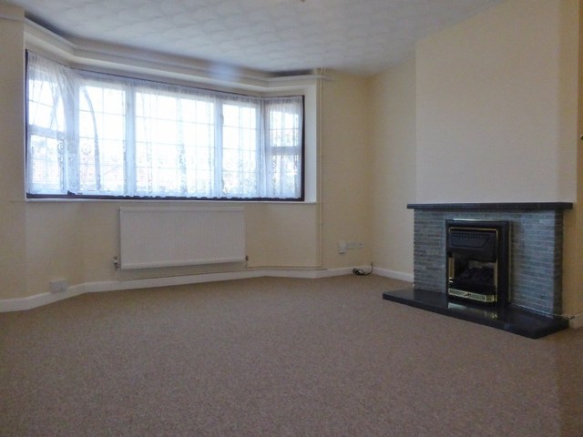  Image of 2 bedroom Detached house for sale in Queens Crescent Stubbington Fareham PO14 at Queens Crescent  Fareham, PO14 2QJ