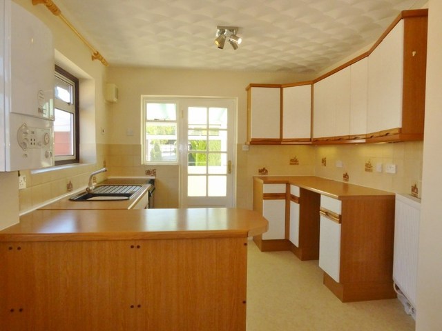  Image of 2 bedroom Detached house for sale in Queens Crescent Stubbington Fareham PO14 at Queens Crescent  Fareham, PO14 2QJ