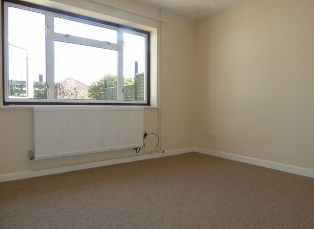  Image of 2 bedroom Detached house for sale in Queens Crescent Stubbington Fareham PO14 at Queens Crescent  Fareham, PO14 2QJ