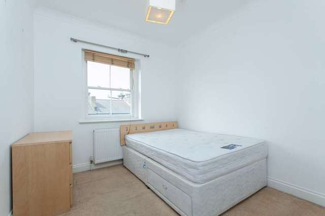  Image of 4 bedroom Maisonette to rent in Queenstown Road London SW8 at Battersea, SW8 4LN