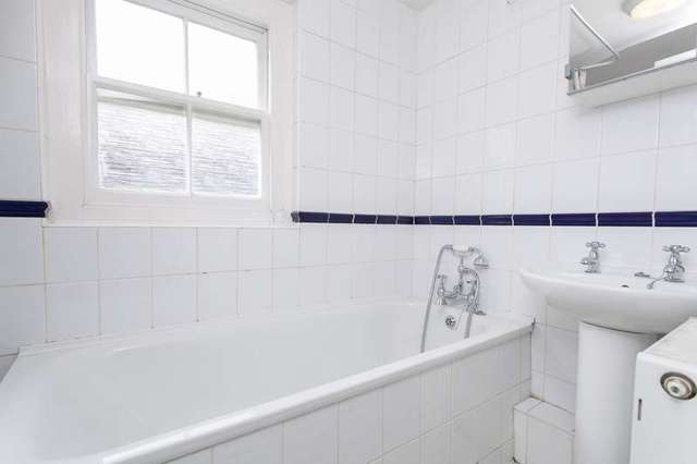 Image of 4 bedroom Maisonette to rent in Queenstown Road London SW8 at Battersea, SW8 4LN