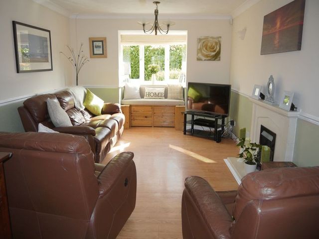  Image of 4 bedroom Detached house for sale in Rake Way Aylesbury HP21 at Rake Way  Aylesbury, HP21 9AL