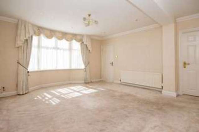  Image of 3 bedroom Terraced house to rent in Oakridge Road Southampton SO15 at Oakridge Road  Southampton, SO15 0LX