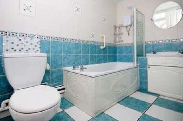  Image of 3 bedroom Terraced house to rent in Oakridge Road Southampton SO15 at Oakridge Road  Southampton, SO15 0LX