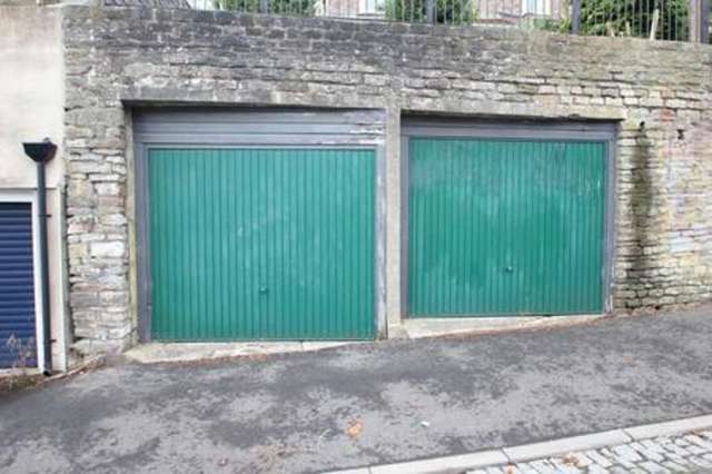  Image of Detached house to rent in Redland Court Road Redland Bristol BS6 at Redland Court Road Redland Bristol, BS6 7EQ