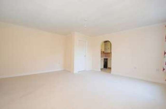 Image of 2 bedroom Flat for sale in Regent Gardens Didcot OX11 at Regent Gardens  Didcot, OX11 8DD