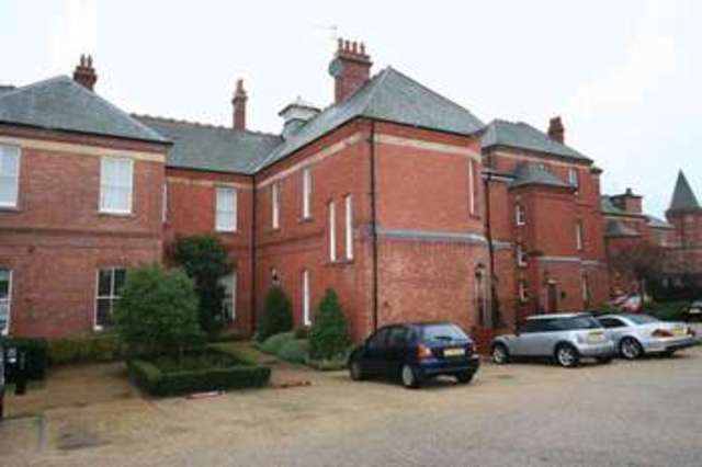  Image of 2 bedroom Flat to rent in Regents Drive Woodford Green IG8 at Regents Drive  Woodford Green, IG8 8RT