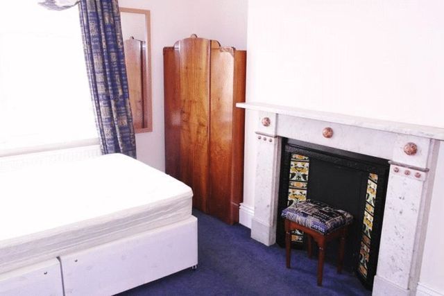  Image of 4 bedroom Detached house to rent in Ripon Gardens Jesmond Newcastle upon Tyne NE2 at Ripon Gardens Jesmond Heaton, NE2 1HN