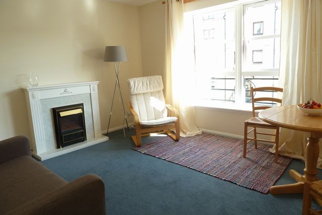  Image of 2 bedroom Flat to rent in Rodney Place Edinburgh EH7 at New Town Edinburgh Edinburgh, EH7 4FR