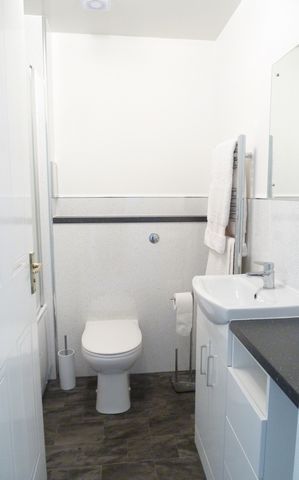  Image of 2 bedroom Flat to rent in Rodney Place Edinburgh EH7 at New Town Edinburgh Edinburgh, EH7 4FR