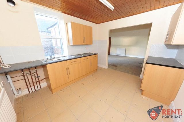  Image of 5 bedroom Maisonette to rent in Rodsley Avenue Gateshead NE8 at Rodsley Avenue Bensham Gateshead, NE8 4LB