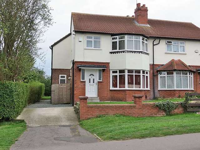  Image of 4 bedroom Semi-Detached house for sale in Roman Avenue Leeds LS8 at Leeds LS8 Leeds, LS8 2AN