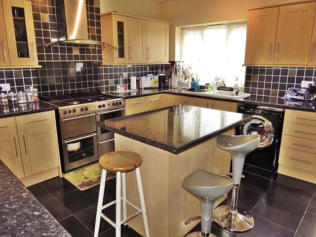  Image of 4 bedroom Semi-Detached house for sale in Roman Avenue Leeds LS8 at Leeds LS8 Leeds, LS8 2AN