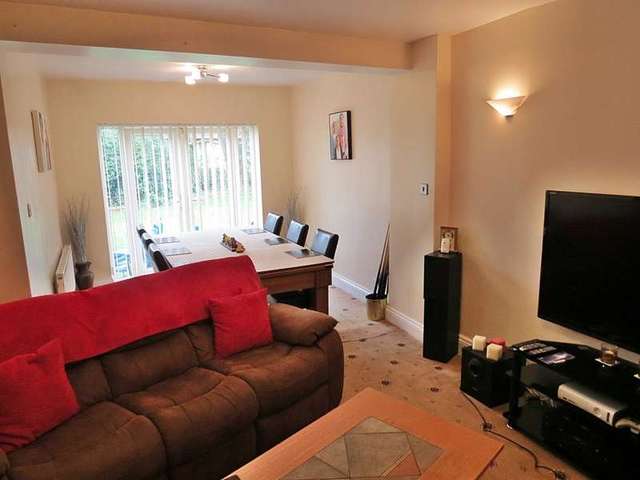  Image of 4 bedroom Semi-Detached house for sale in Roman Avenue Leeds LS8 at Leeds LS8 Leeds, LS8 2AN
