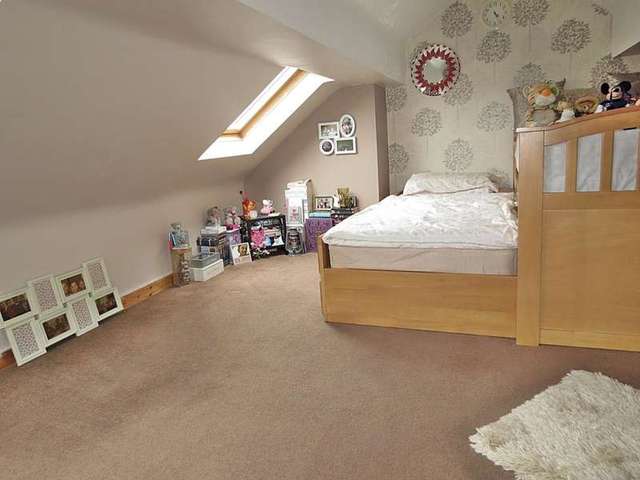  Image of 4 bedroom Semi-Detached house for sale in Roman Avenue Leeds LS8 at Leeds LS8 Leeds, LS8 2AN