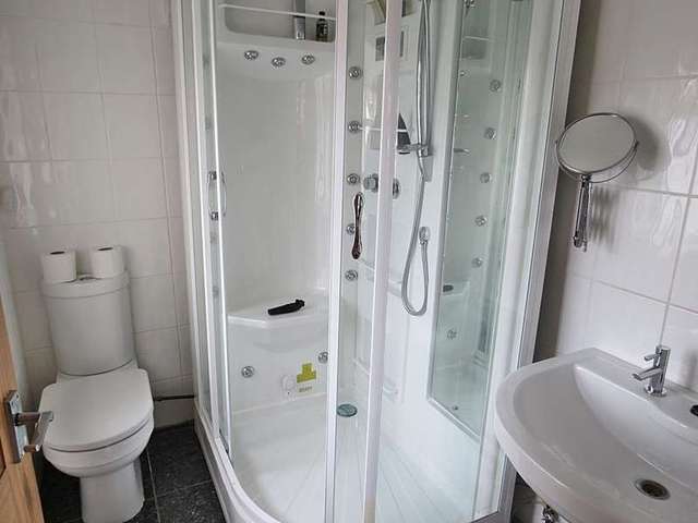 Image of 4 bedroom Semi-Detached house for sale in Roman Avenue Leeds LS8 at Leeds LS8 Leeds, LS8 2AN