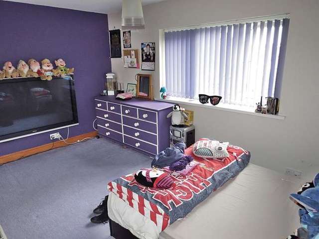  Image of 4 bedroom Semi-Detached house for sale in Roman Avenue Leeds LS8 at Leeds LS8 Leeds, LS8 2AN