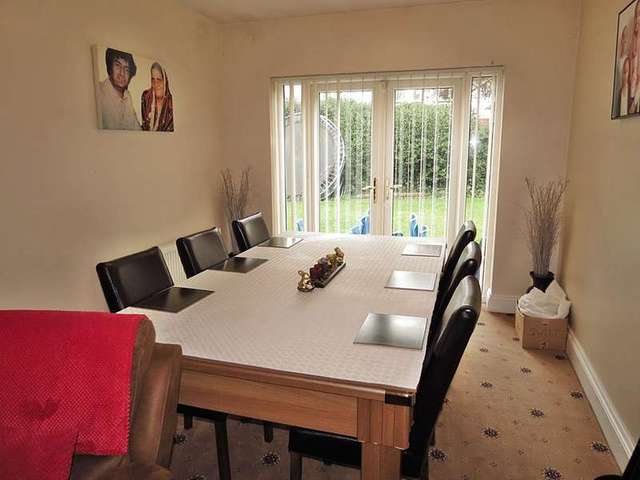  Image of 4 bedroom Semi-Detached house for sale in Roman Avenue Leeds LS8 at Leeds LS8 Leeds, LS8 2AN