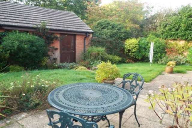  Image of 2 bedroom Bungalow to rent in Greenwood Close Romsey SO51 at Romsey, SO51 7QT