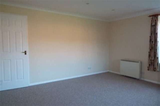  Image of 2 bedroom Bungalow to rent in Greenwood Close Romsey SO51 at Romsey, SO51 7QT